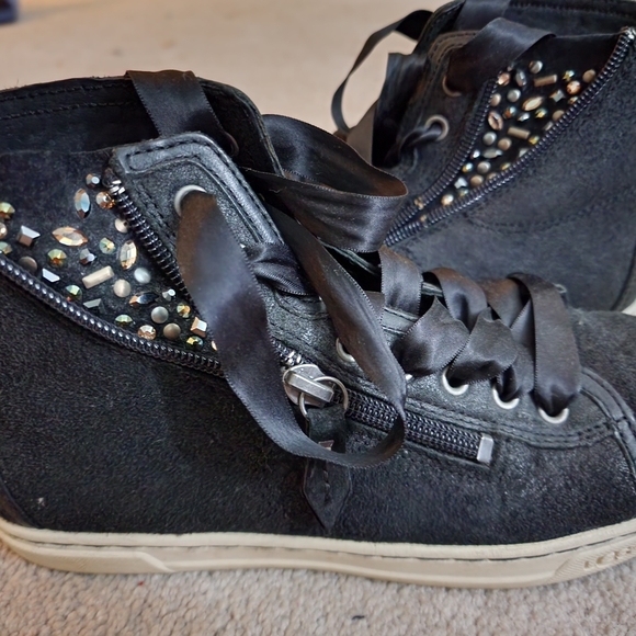 Ugg low/high tops - Picture 3 of 3